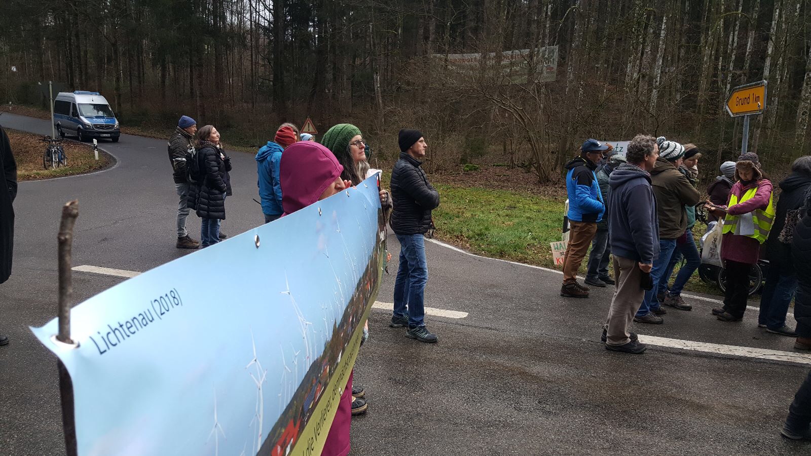 You are currently viewing Netzwerk Naturschutz bei der Demonstration im Altdorfer Wald